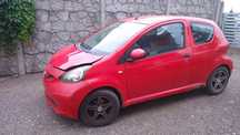 Na części Toyota Aygo 1.0 B VVTI 3P0 1KRB52 C551 Silnik Skrzynia Maska Zderzak Drzwi Klapa Szyba