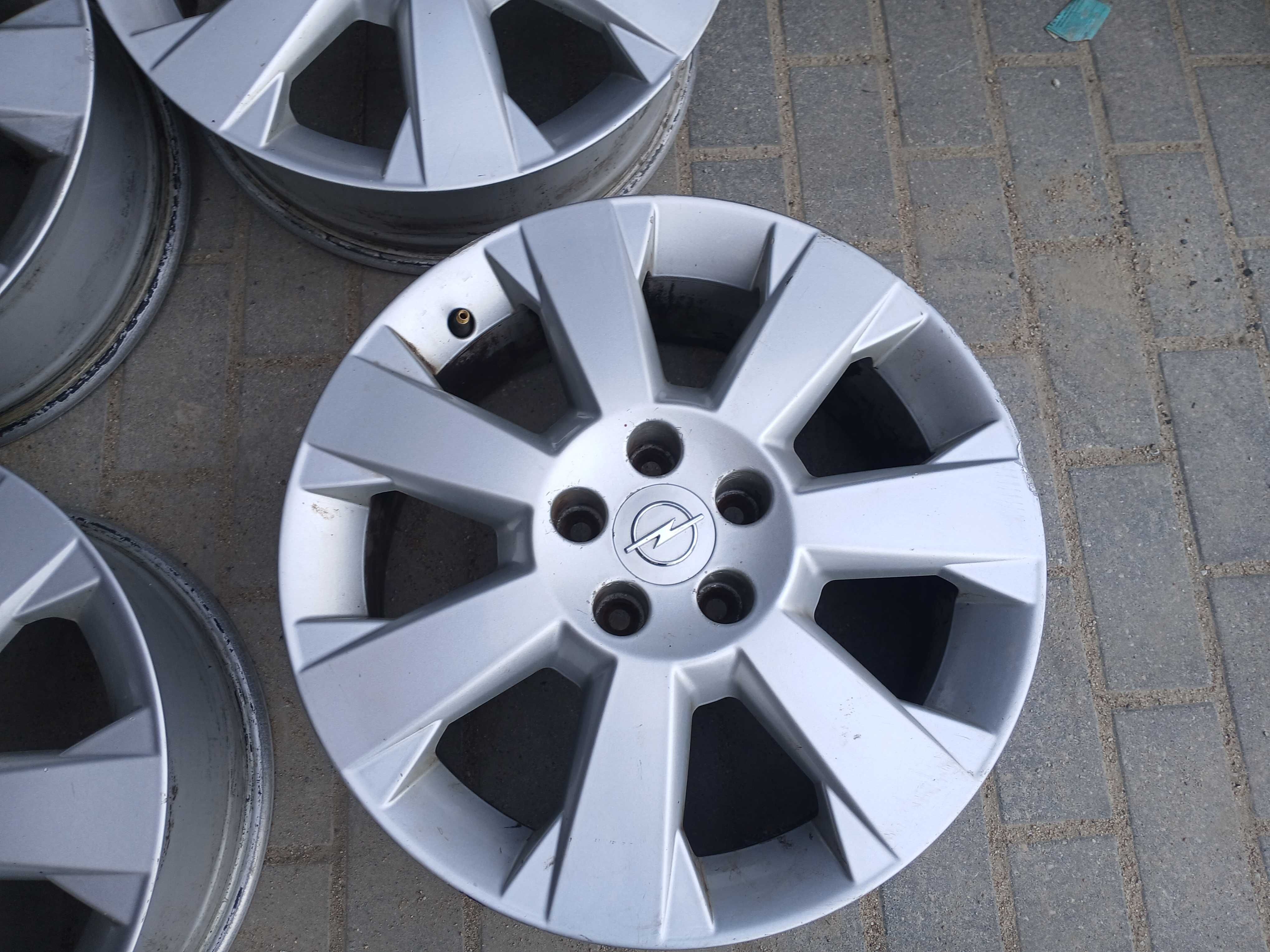 4x felgi R17 5x110 Opel Astra H Zafira Meriva Vectra C Saab