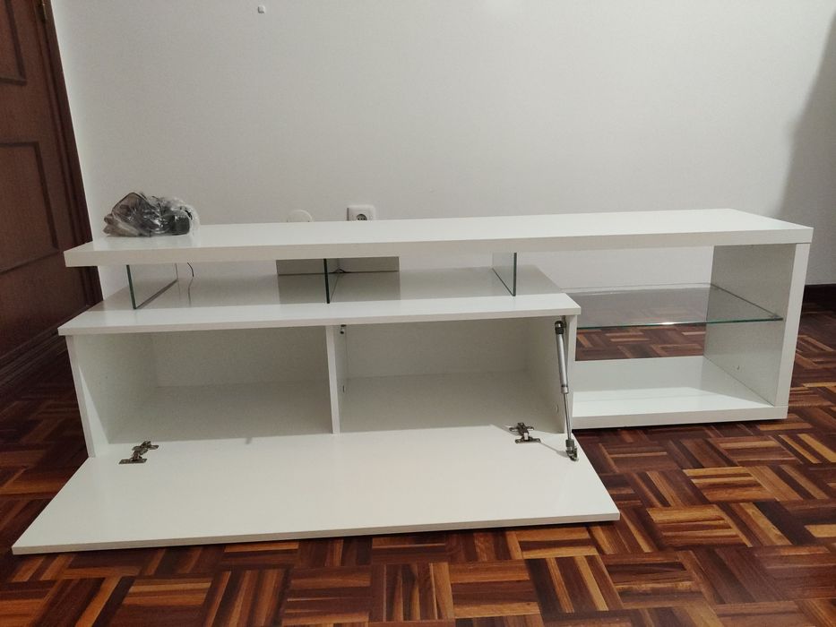 Móvel TV branco com LED's