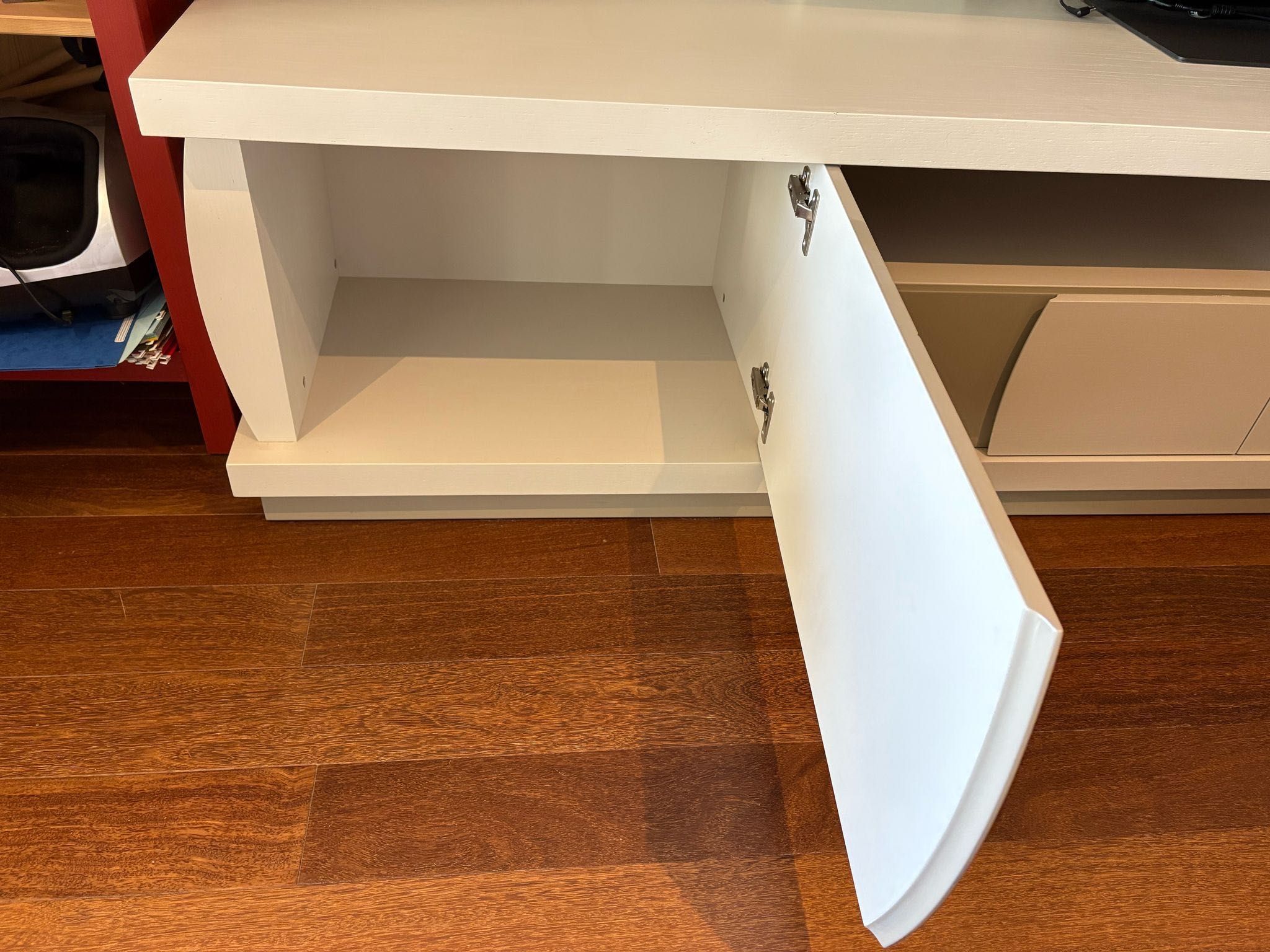 Móvel de tv feito sob medida! 1,82 x 88 prof x 60 alt / Custou 3x mais