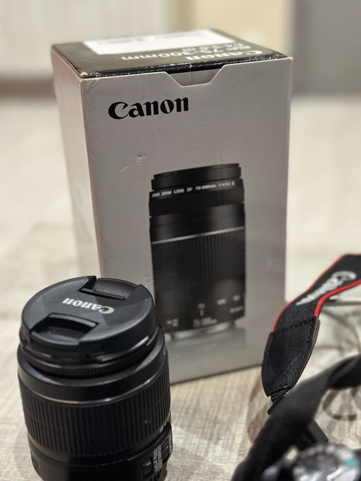 Câmara fotográfica com oferta de bolsa