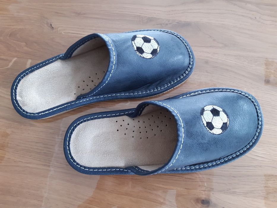 Kapcie chłopięce skórzane r.35