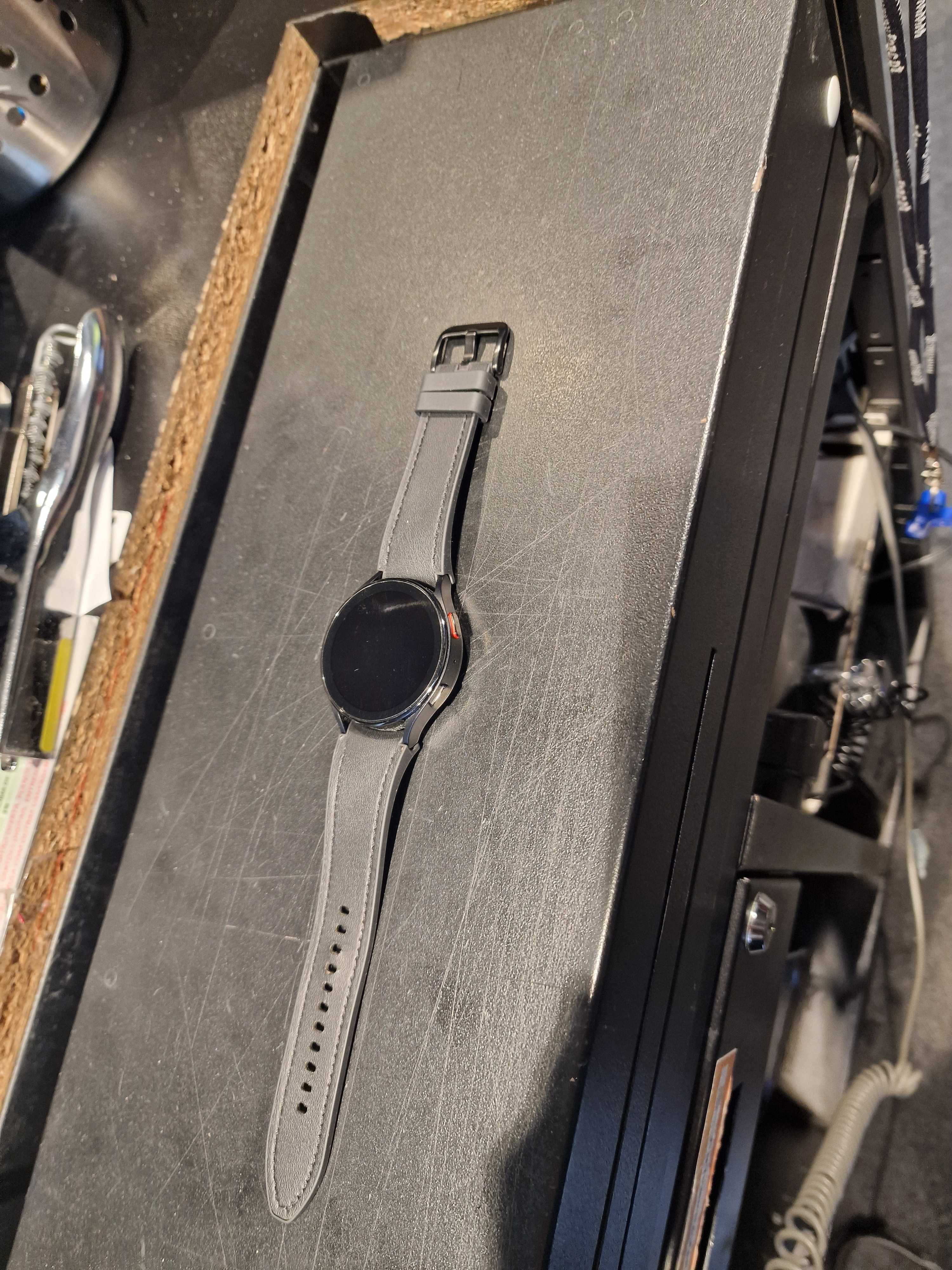 Samsung Watch 5 44mm Black (c/ garantia; pelicula e pulseira de pele)
