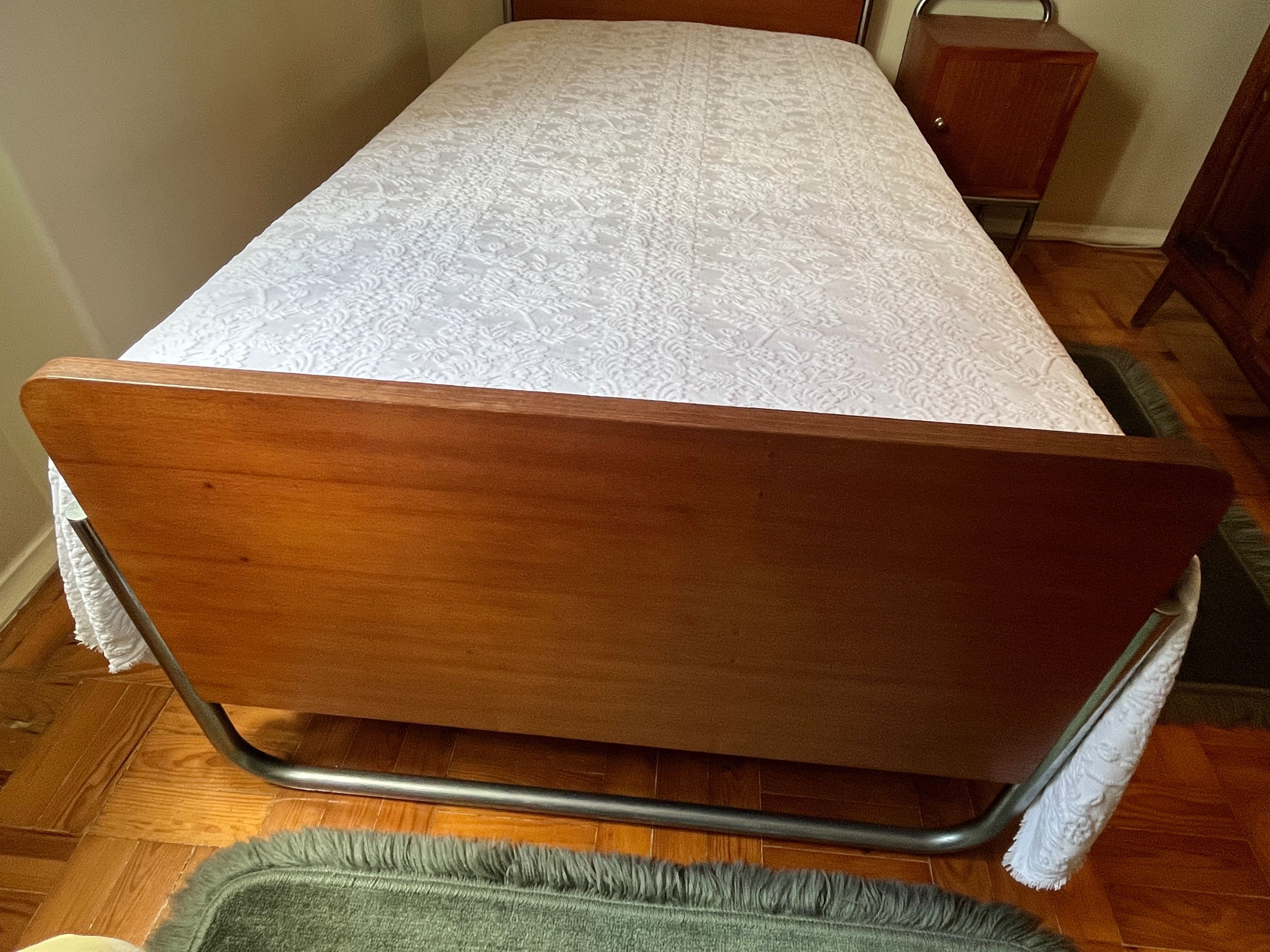 Mobília de quarto( cama solteiro)
