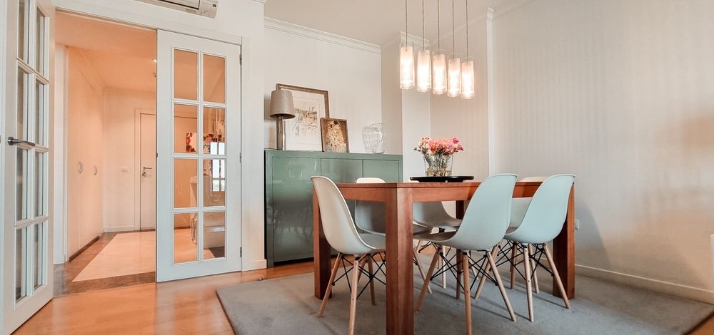 Candeeiro de tecto, sala de jantar.