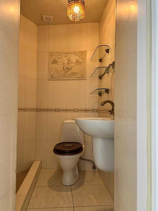 Фасадное помещение на тихой улице центра города. Ремонт.