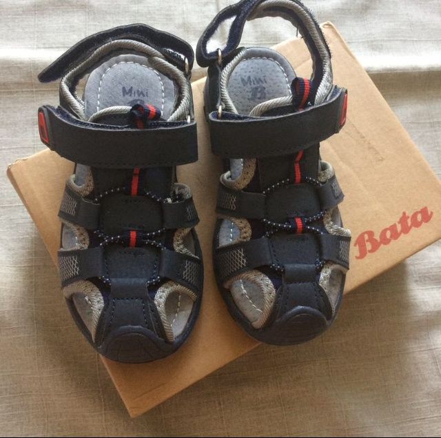Новые босоножки закрытые сандалии для мальчика Bata Италия