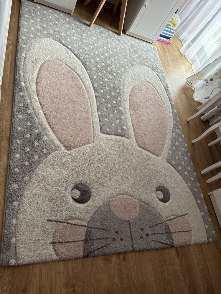 dywan piękny duży dziewczęcy-  królik  -