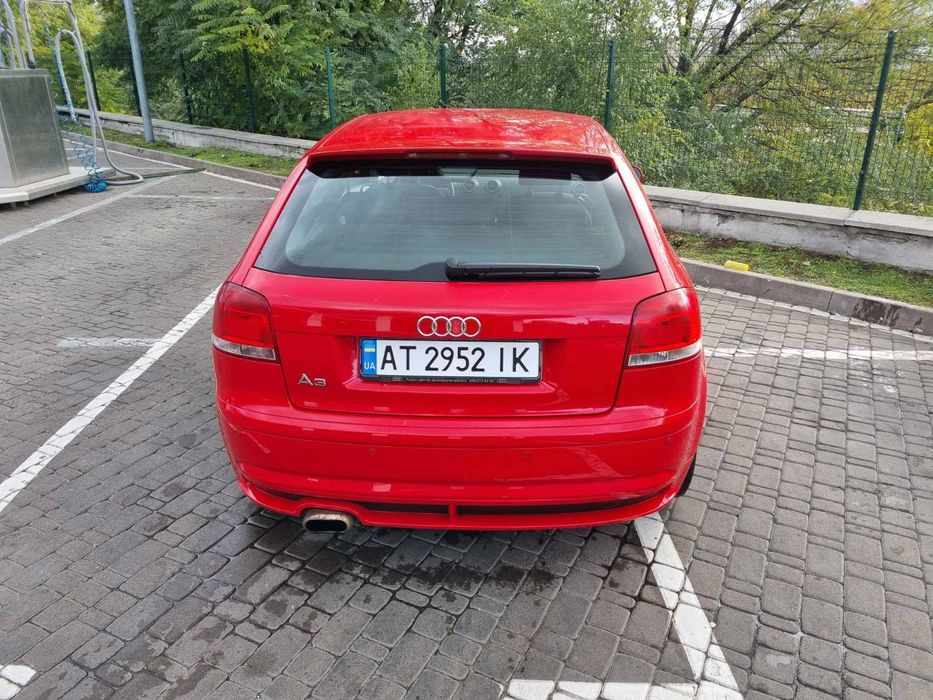 Автомобіль Audi 3, 2006 року випуску, з бензиновим двигуном об'ємом 1,