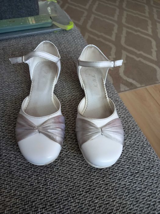 Białe buty komunijne r. 34