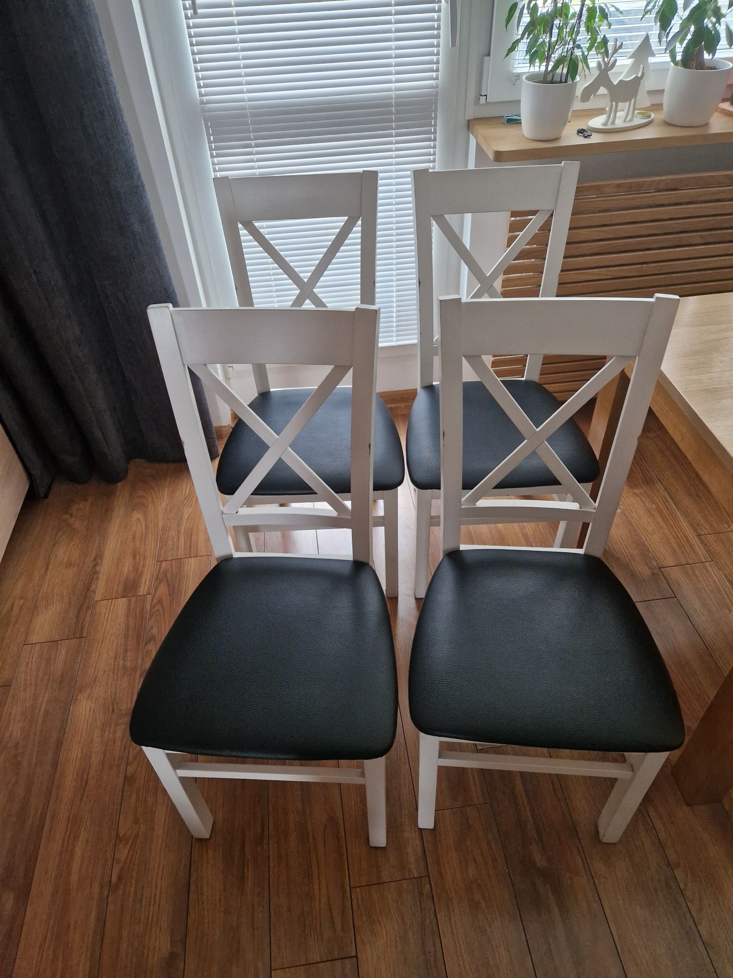 Stół dębowy rozkładany + cztery krzesła