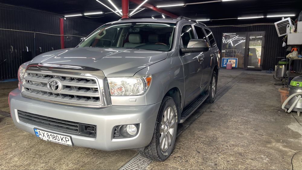 Toyota Sequoia 2012 год