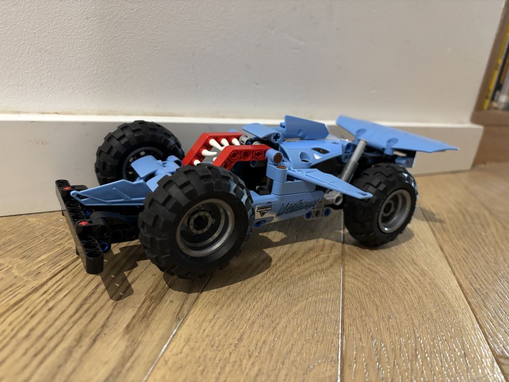 Lego technic monster truck 42134 megalodon