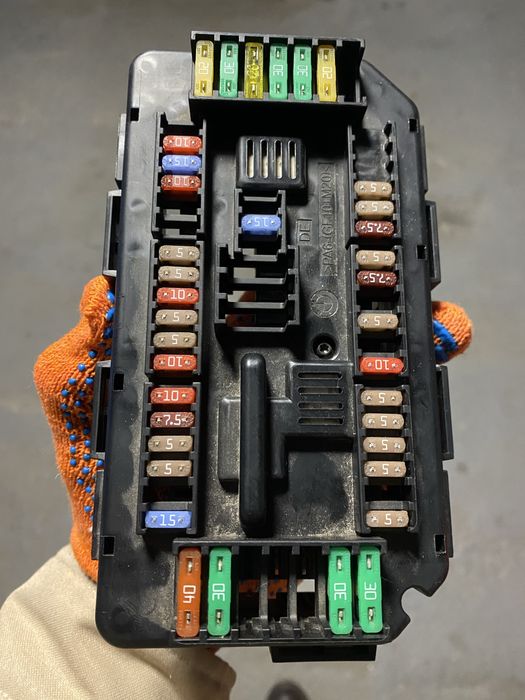 Блок предохранителей BMW 320і