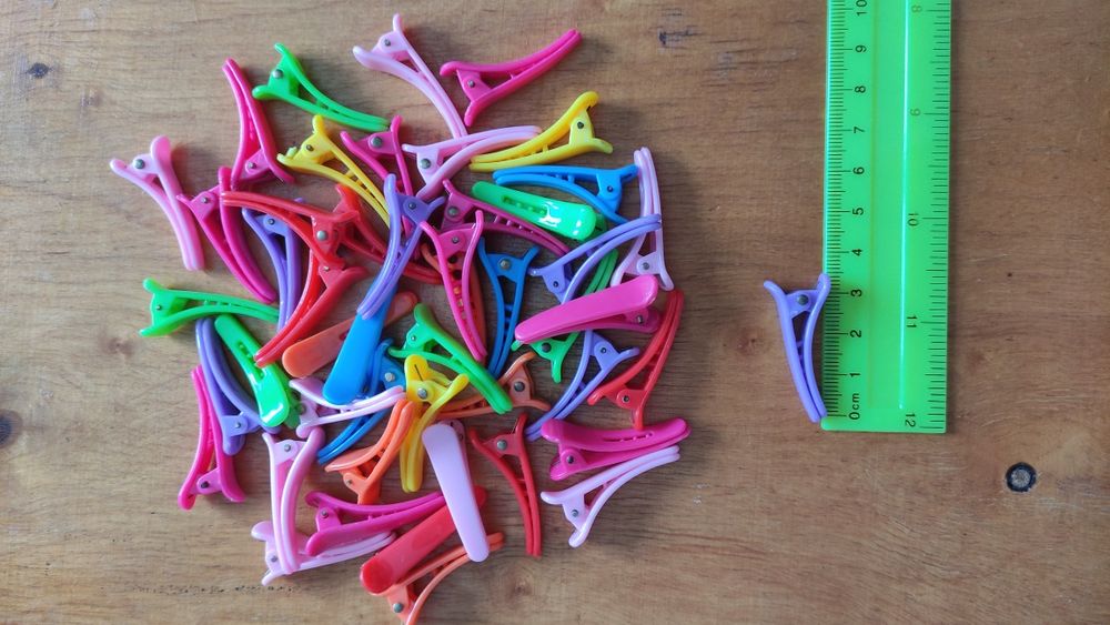 Заколки, крокодилы, расческа