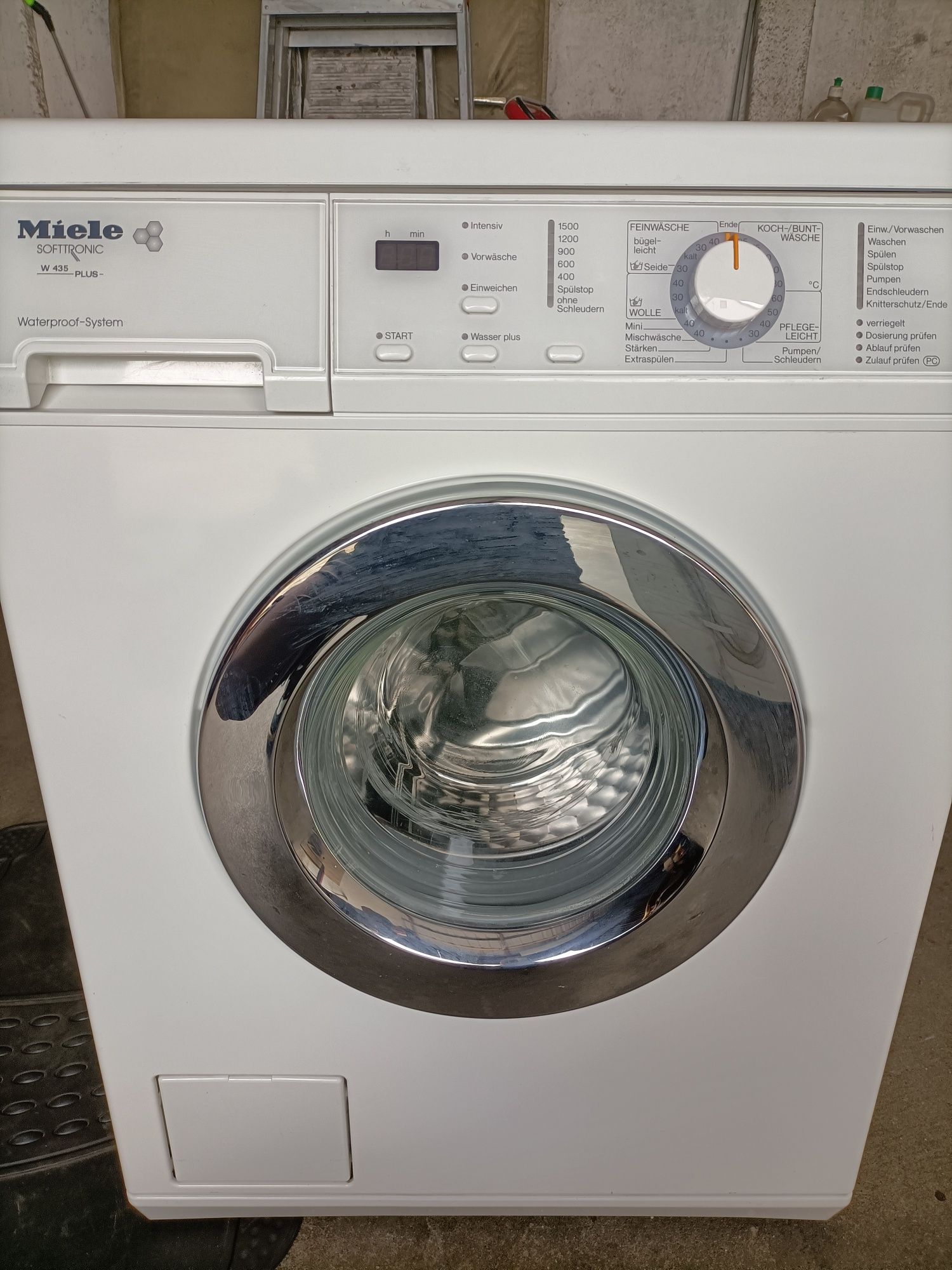 Pralka automatyczna Miele Softtronic W 435 plus.