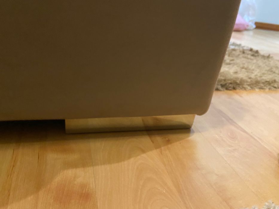 Cama grande com colchão incluído