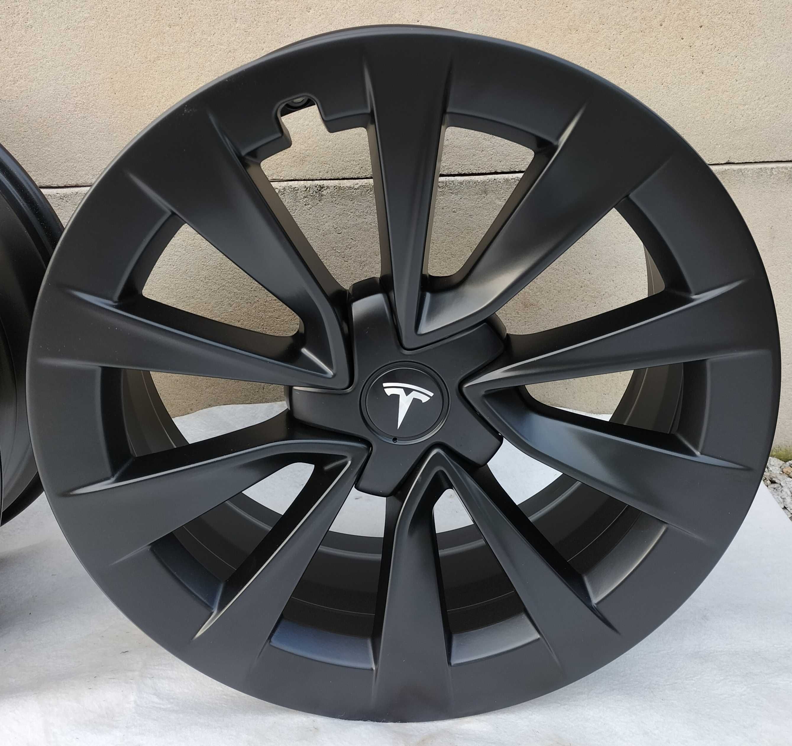 Felga aluminiowa Tesla 8.5" x 19" 5x114.3