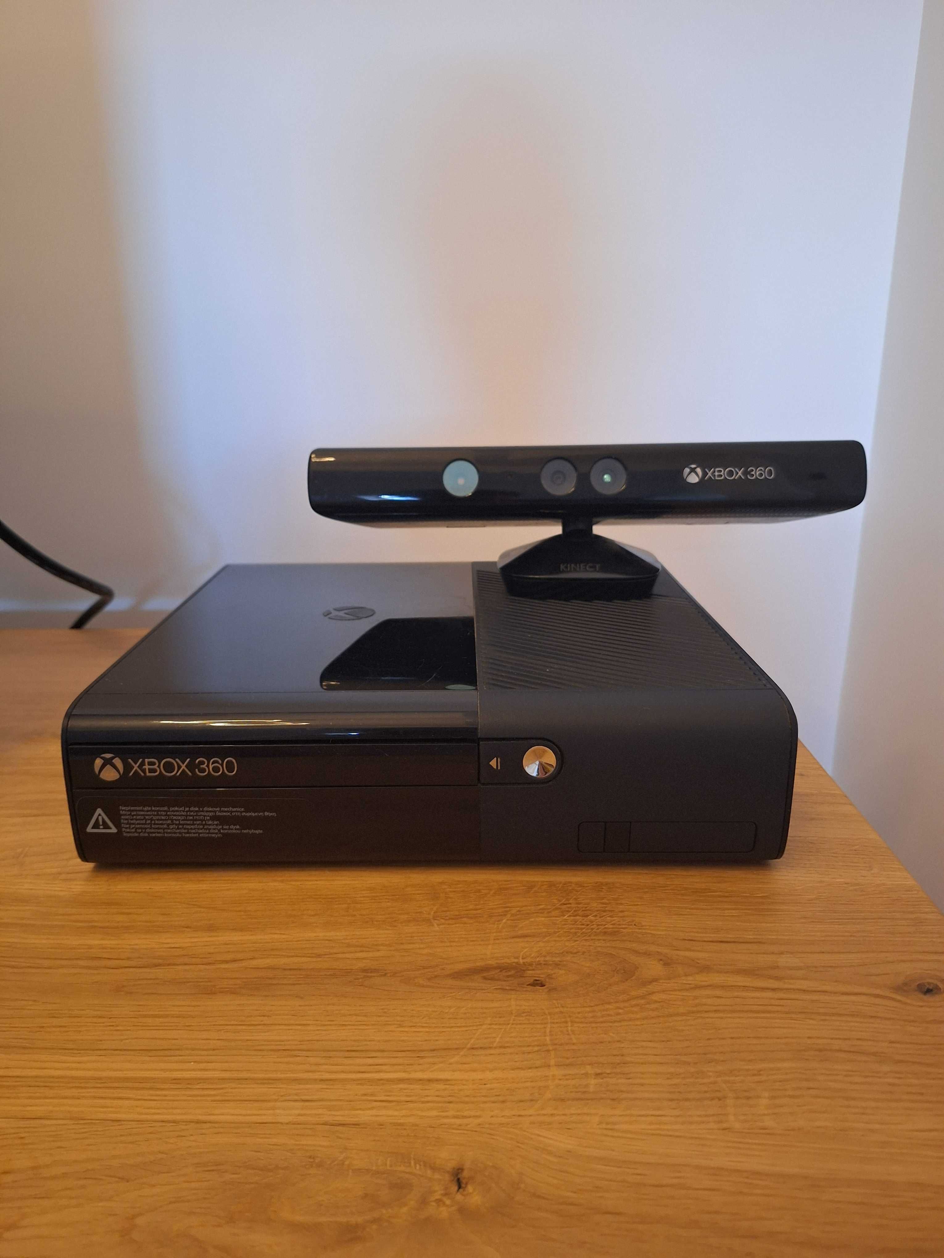 Konsola Xbox 360 wraz z sensorem ruchu Kinect, kontrolerem i 25 grami