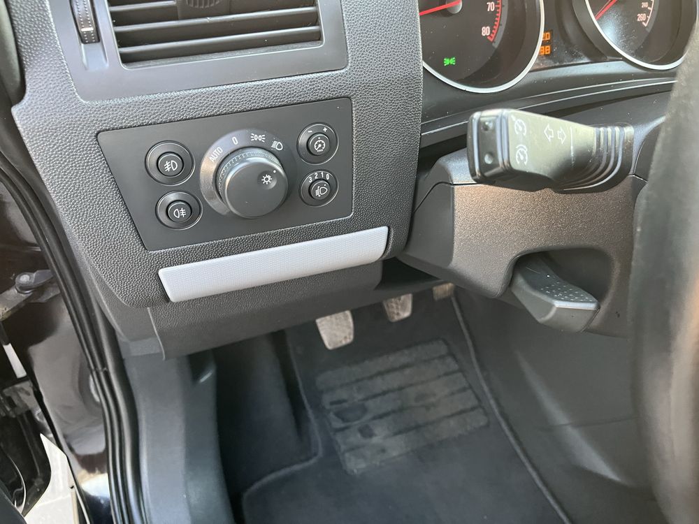 Продам нефарбоний Opel Zafira 2006 1.8