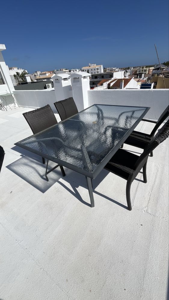 Mesa de jardim em muito bom estado - oferta de 5 cadeiras