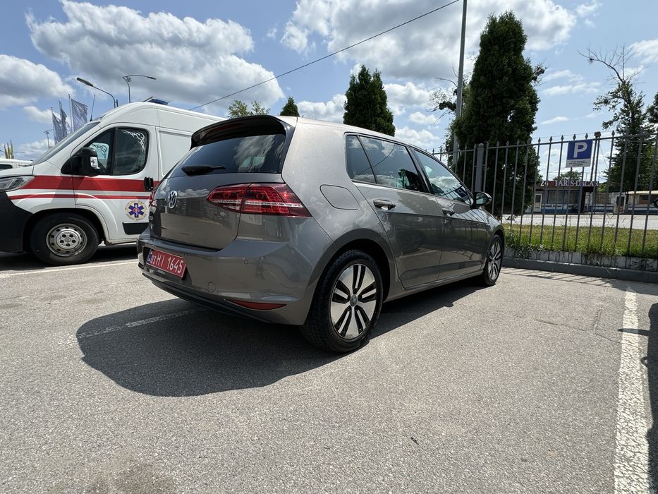 Volkswagen e golf 2015 года пробег 115 тыс dinaudio