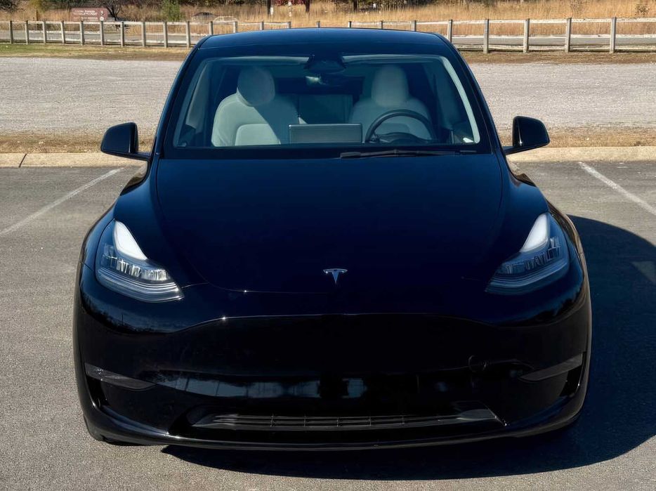 Tesla Model Y Long Range      2023