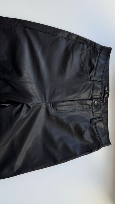 Брюки з екокожи  zara wide leg. Розмір М.