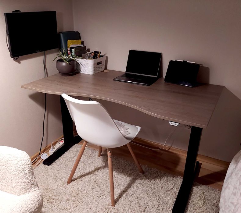 Стіл офісний з регулюванням Kinnarps