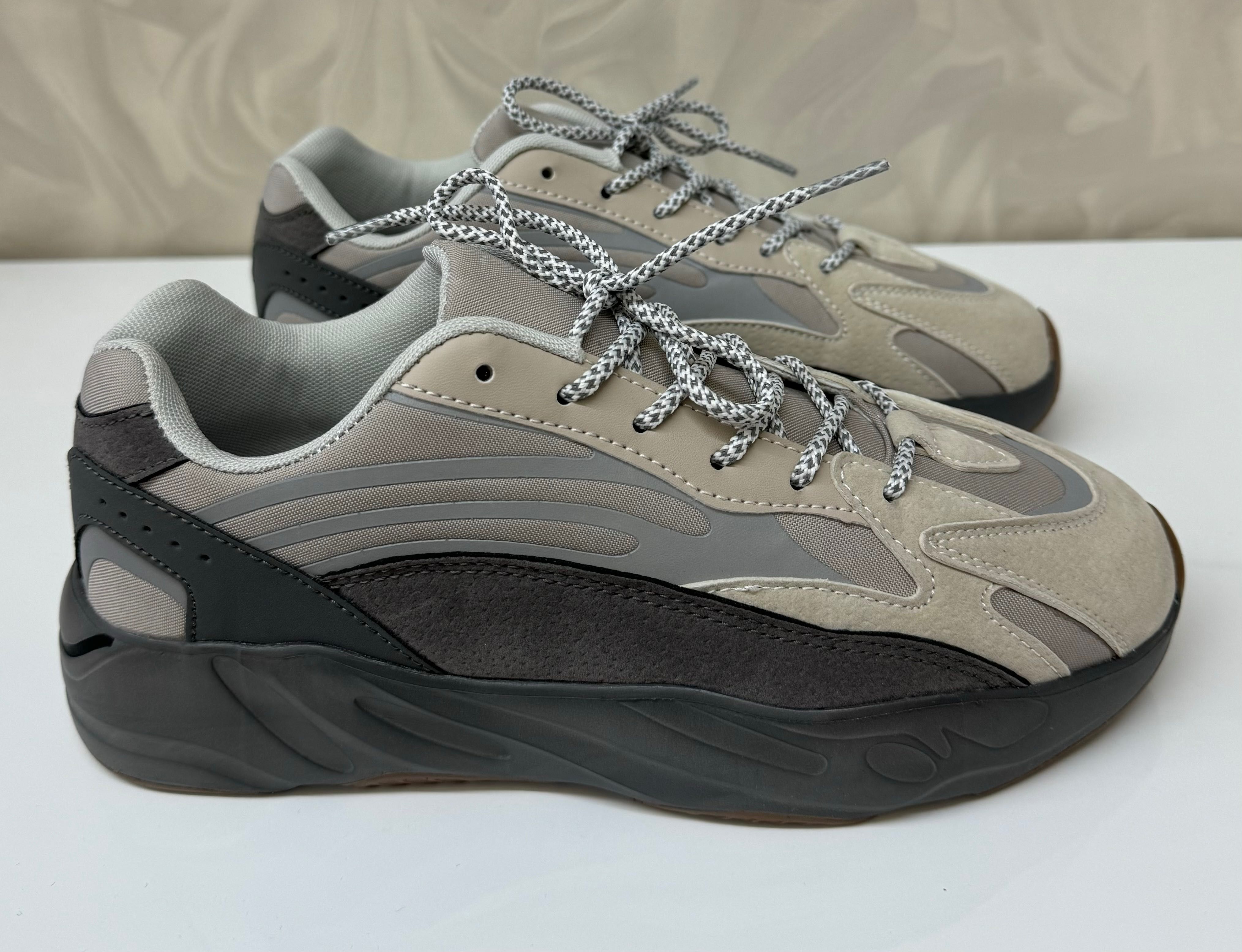 Чоловічі Adidas Yeezy Boost 700 V2 Tephra