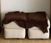 Sofa em pele + 2 pufs em pele. Oferta capa de sofa