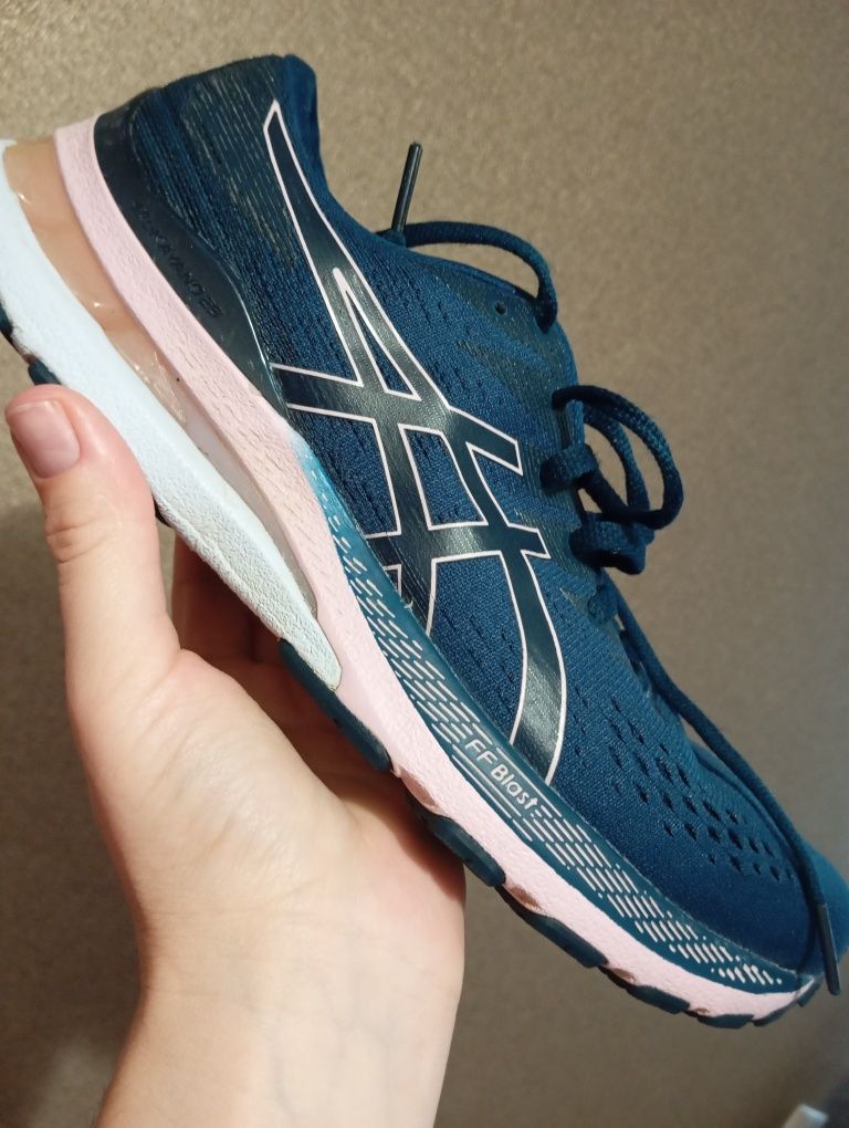 Кросівки унісекс Asics 28