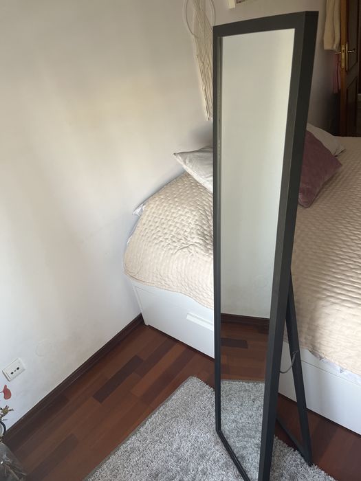 Espelho de pé preto