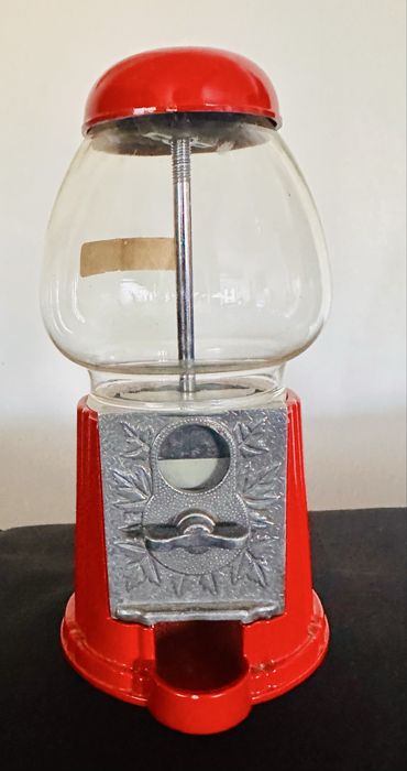 Antiga máquina dispensadora de brindes