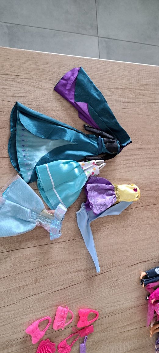 Lalki z ubraniami(ksiezniczka, elsa, syrenka itd)+ super szafą + grat