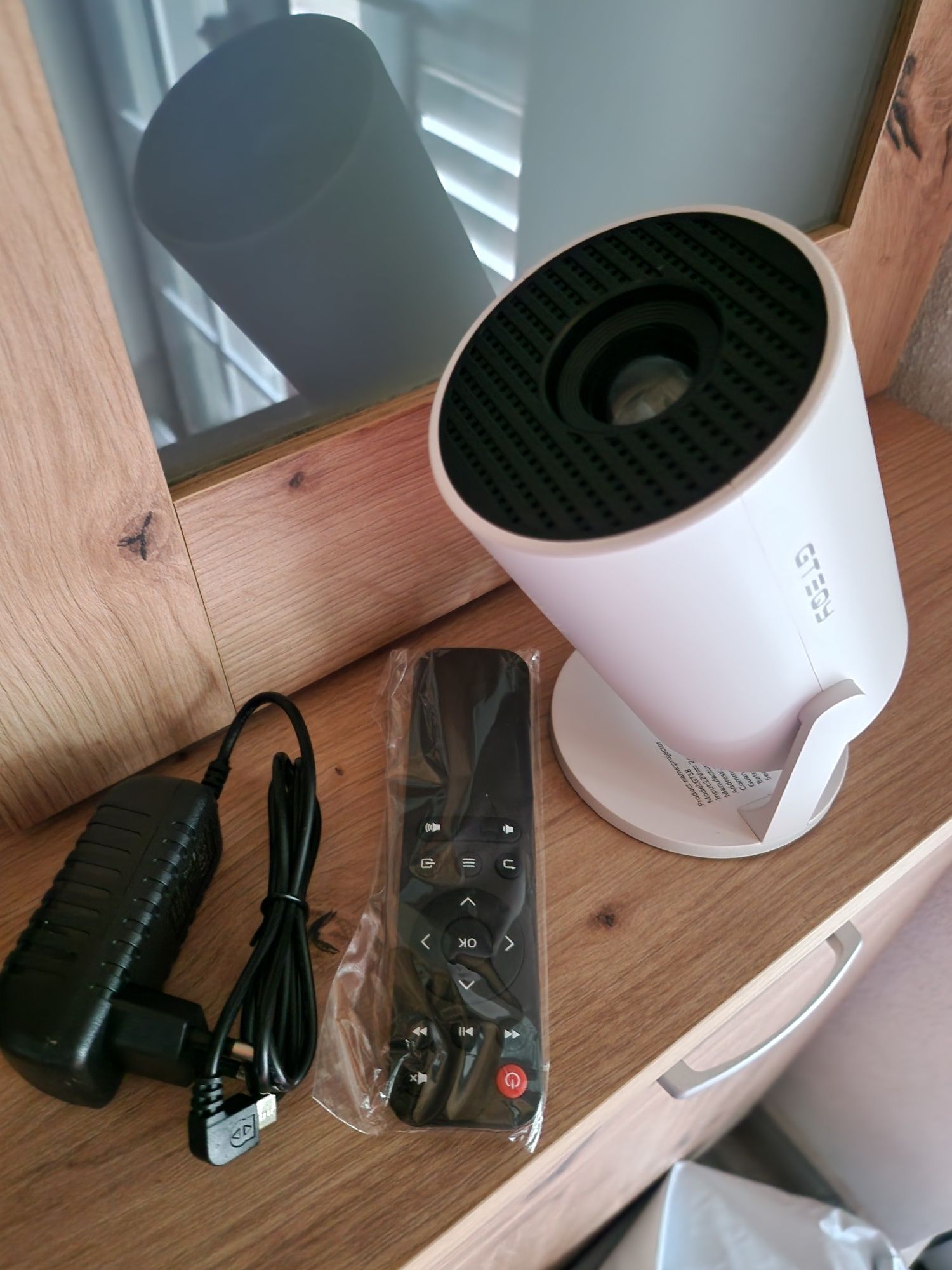 Projector portátil Full HD.  Novo