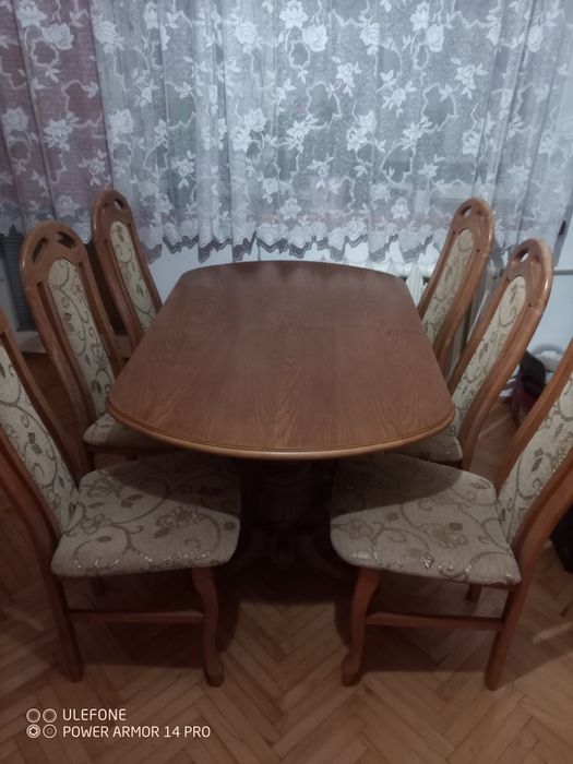 Stół rozkładany z 6 krzesłami