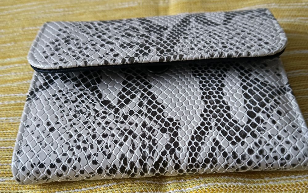 Piękny portfelik damski