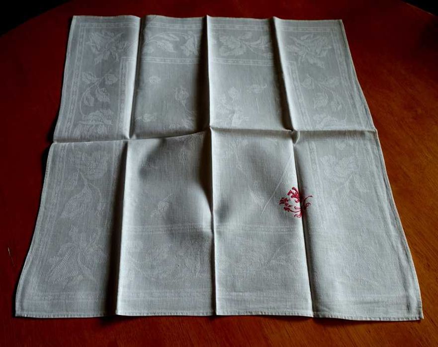 Ręczniki z przedwojennej bieliźniarki.