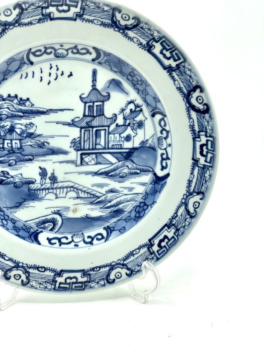 Prato de porcelana chinês azul e branco companhia das indias
