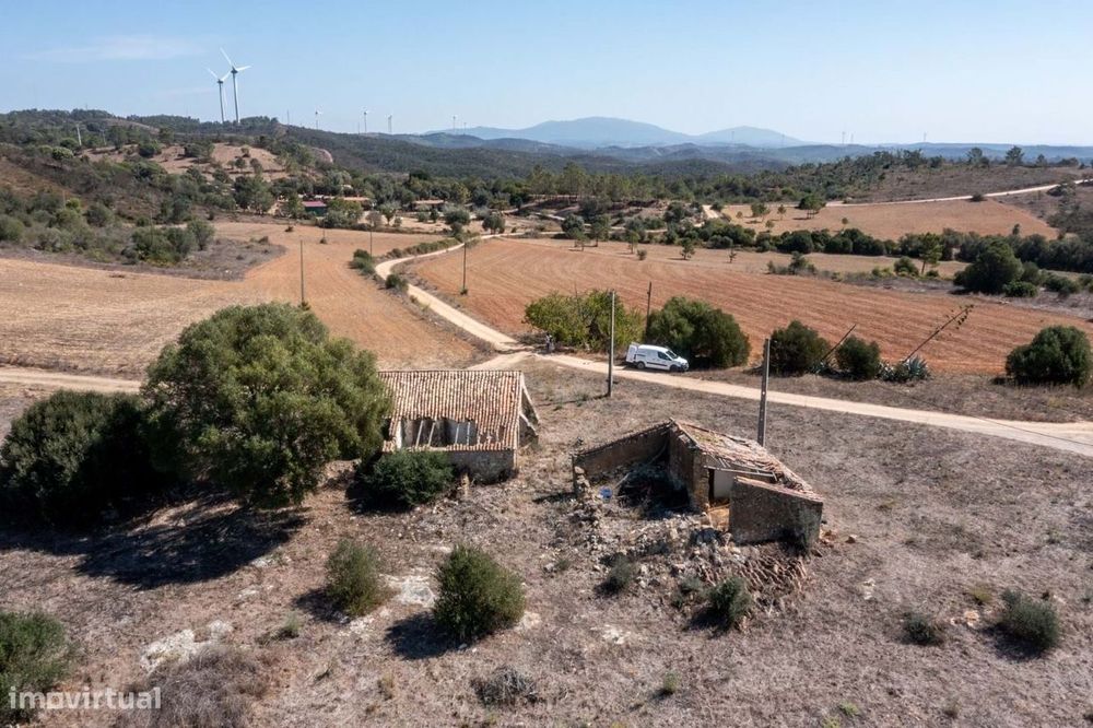 Grande Terreno De 21Ha Com Ruína Para Venda Em Bordeira, Aljezur