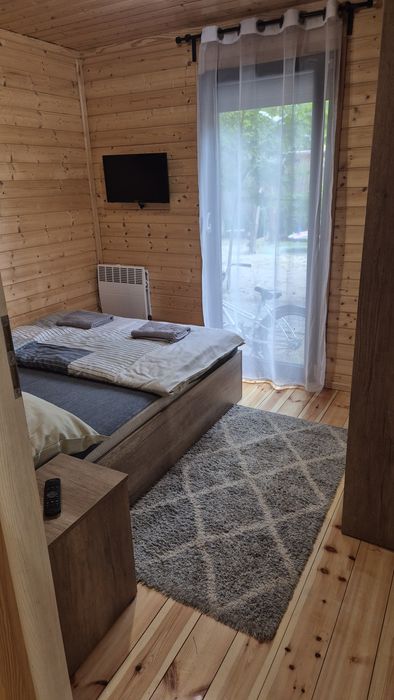 Domki pod Sosnami PREMIUM Jacuzzi  Basen Sauna DUŻA WIATA Radawa