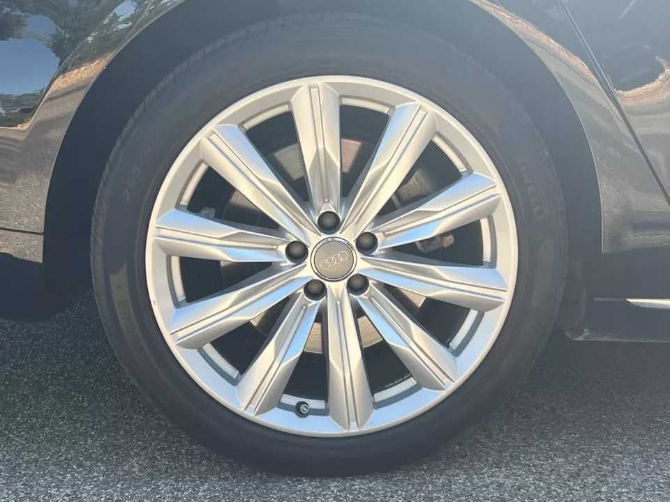 2016  Audi  A8 Prestige