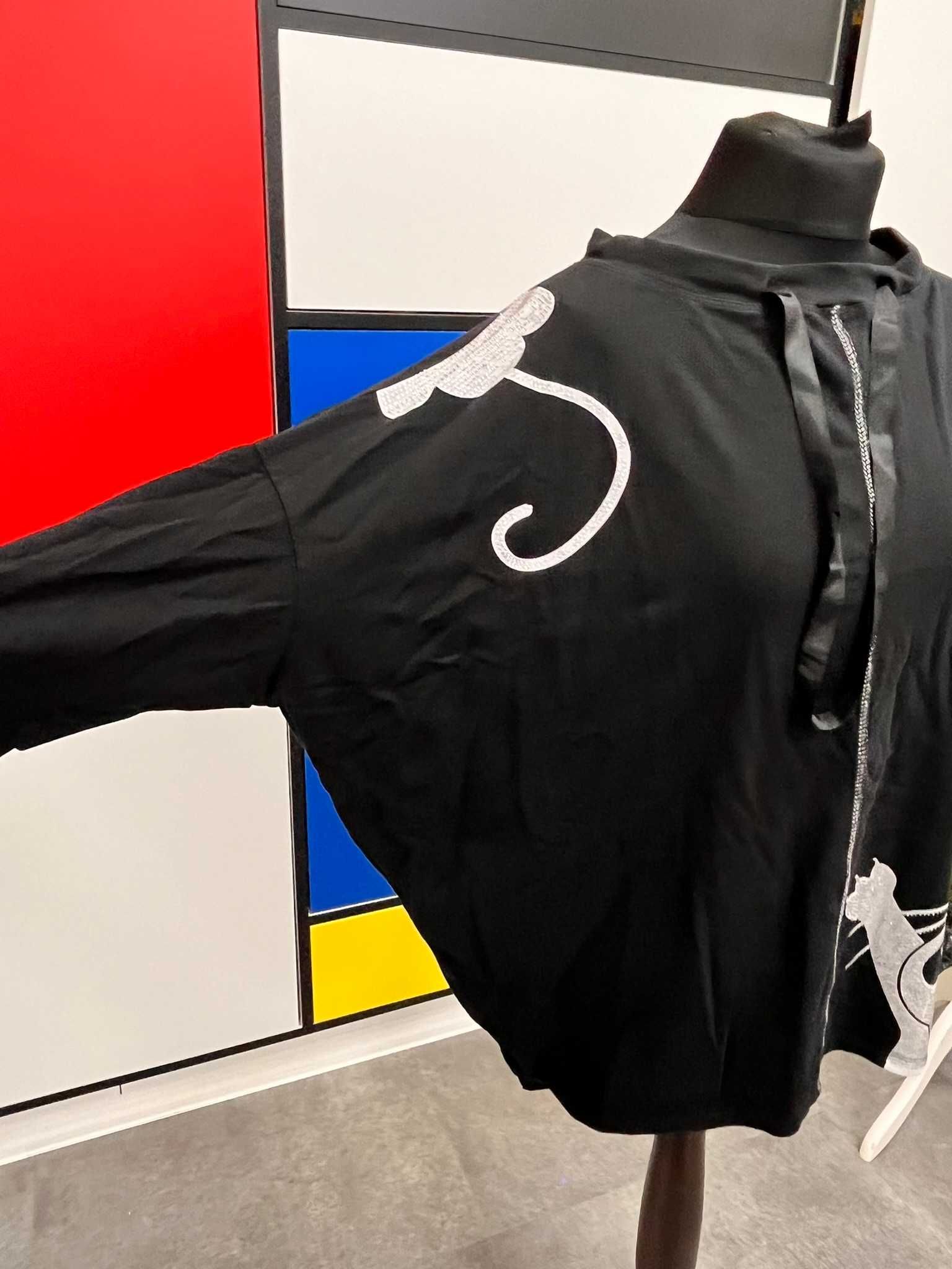 Bluza oversize z zwierzęciem i ozdobnymi ćwiekami F.MODA