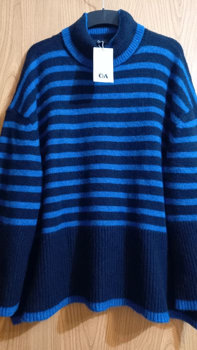 Женский модный тёплый свитер в полоску