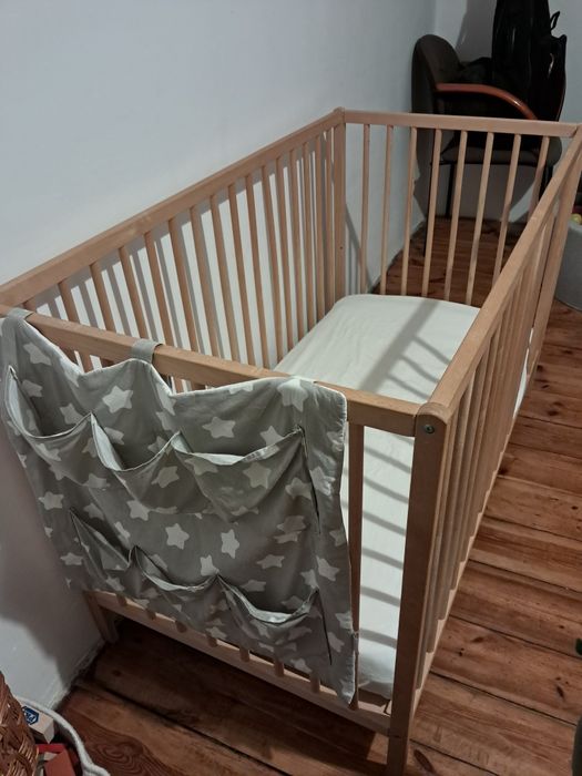 Łóżeczko niemowlęce, materac, prześcieradła itp