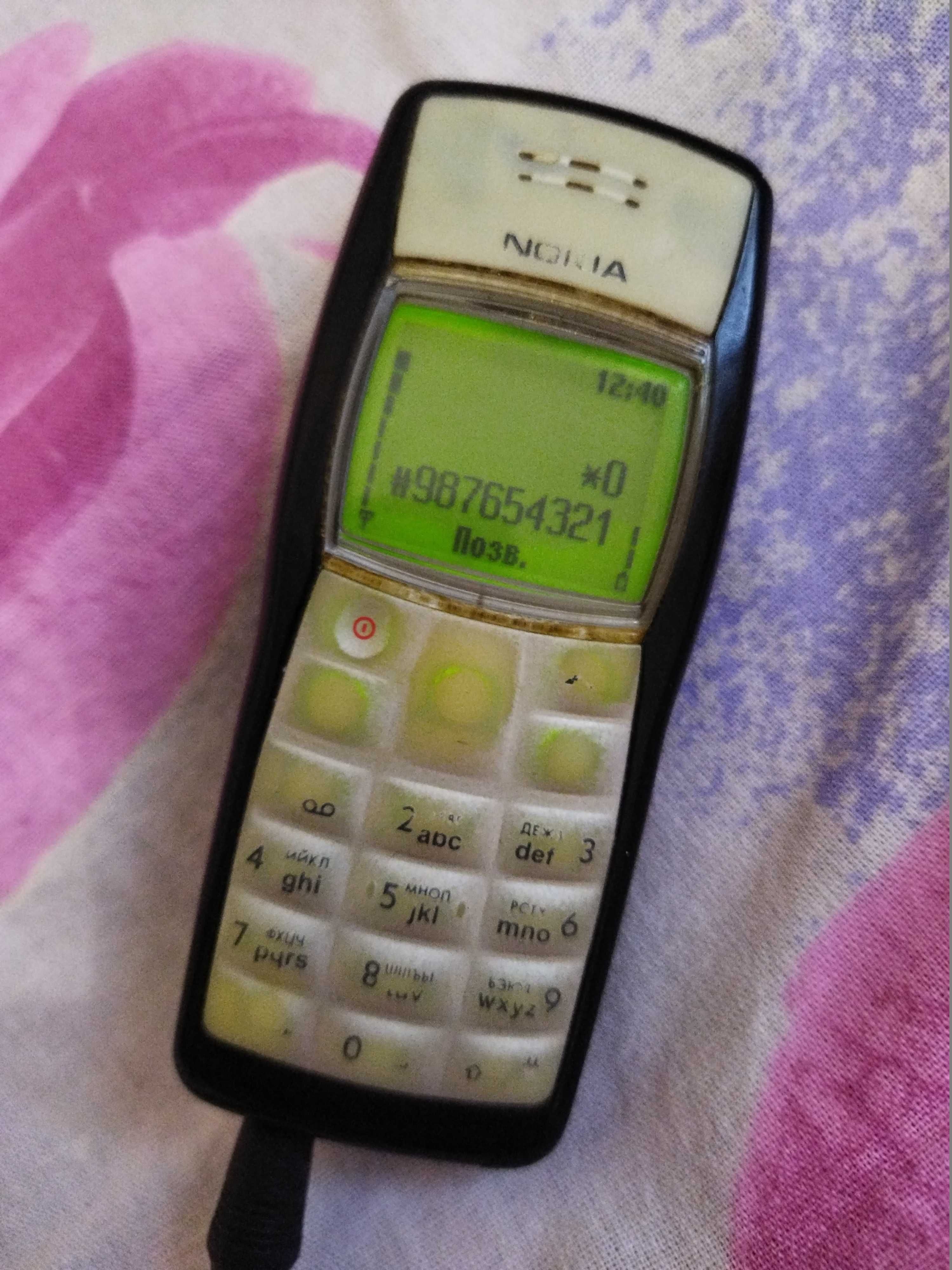 Nokia 1100 Made in Finland+ зарядка. Отлично ловит сеть.