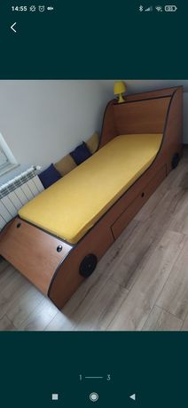 Łóżko dziecięce z materacem (90x200) w kształcie auta dla chłopca
