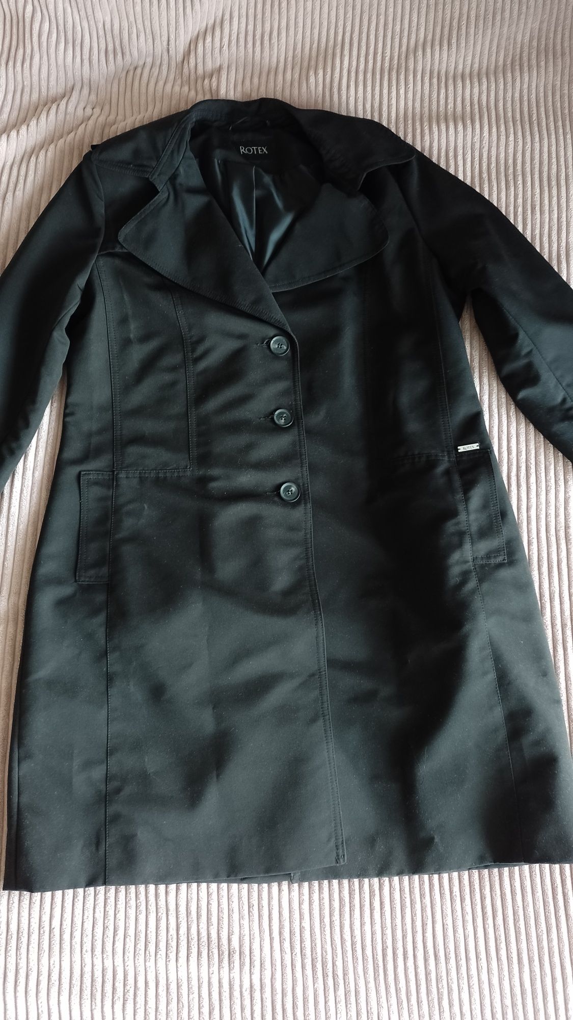 Lekki czarny elegancki płaszcz