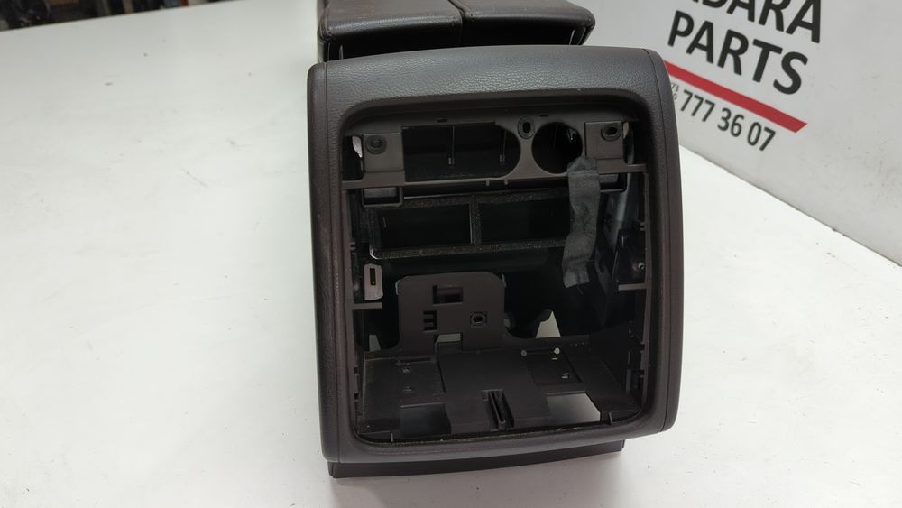 Подлокотник консоли для Volkswagen Touareg 2010-2014